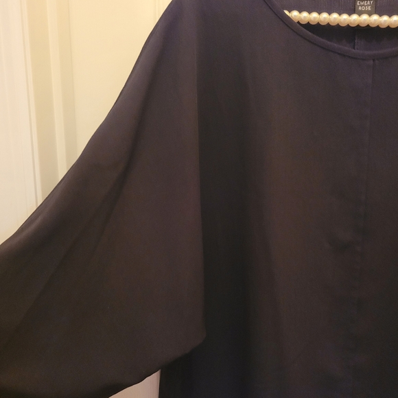Emery Rose unique and versatile plus size top - Picture 3 of 5